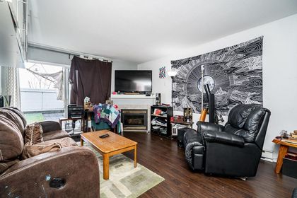 22347-lougheed-highway-west-central-maple-ridge-03