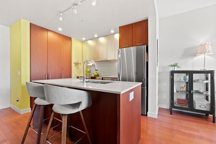 221-e-3rd-street-lower-lonsdale-north-vancouver-04