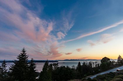 2206-folkestone-way-panorama-village-west-vancouver-01