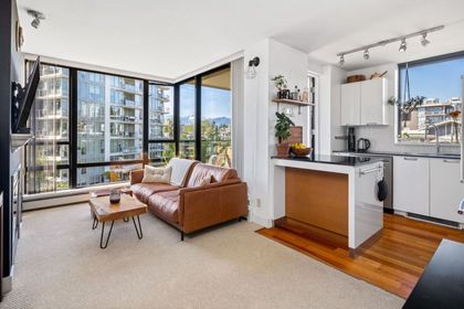 151-w-2nd-street-lower-lonsdale-north-vancouver-02