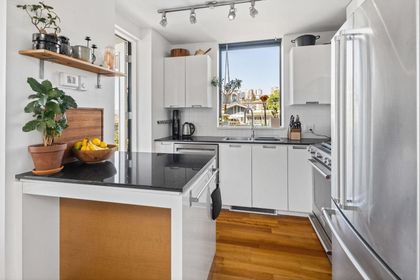 151-w-2nd-street-lower-lonsdale-north-vancouver-04