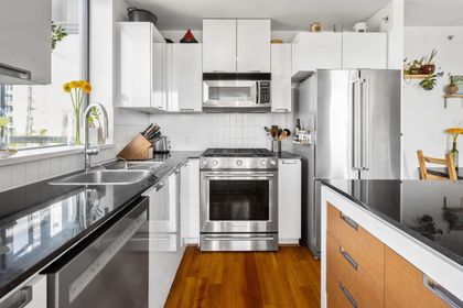 151-w-2nd-street-lower-lonsdale-north-vancouver-06