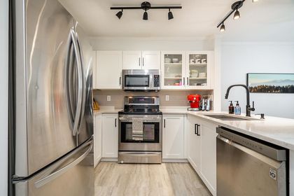 137-e-1st-street-lower-lonsdale-north-vancouver-02