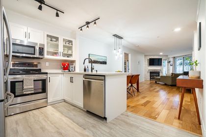 137-e-1st-street-lower-lonsdale-north-vancouver-04