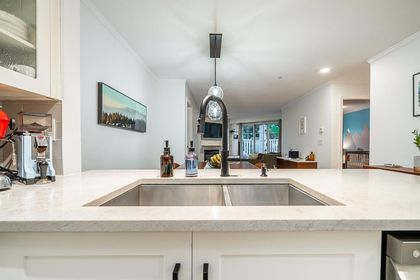 137-e-1st-street-lower-lonsdale-north-vancouver-05