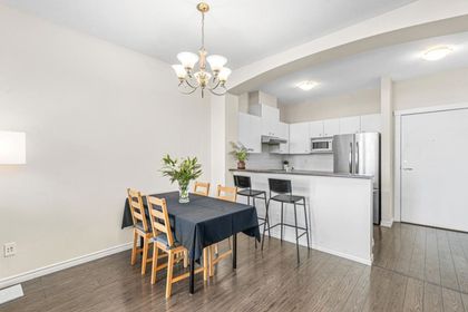 9339-university-crescent-simon-fraser-univer-burnaby-north-05