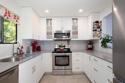 220-e-4th-street-lower-lonsdale-north-vancouver-04