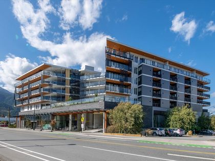 1365-pemberton-avenue-downtown-sq-squamish-04