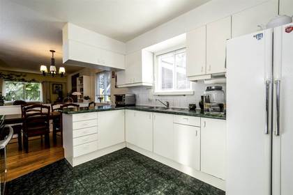 346-e-22nd-street-central-lonsdale-north-vancouver-03