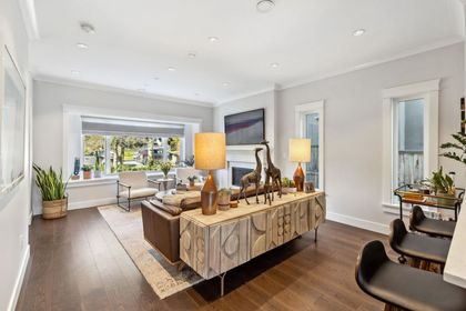 625-e-4th-street-queensbury-north-vancouver-05