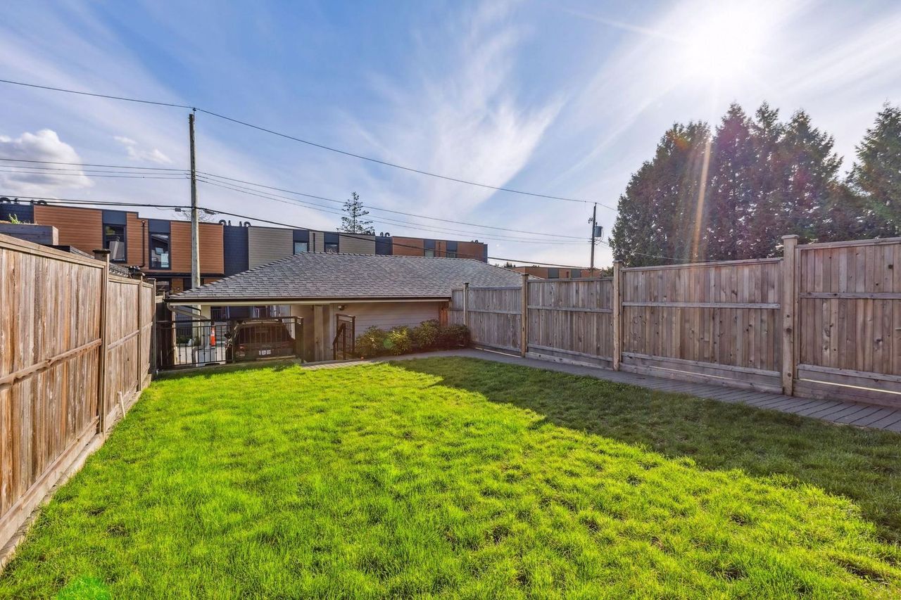 625-e-4th-street-queensbury-north-vancouver-31 at 625 E 4th Street, Queensbury, North Vancouver 625-e-4th-street-queensbury-north-vancouver-31 at 625 E 4th Street, Queensbury, North Vancouver