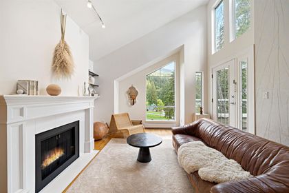 4390-gallant-avenue-deep-cove-north-vancouver-04