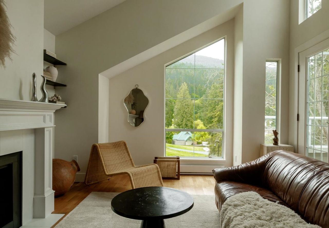 302 - 4390 Gallant Avenue, Deep Cove, North Vancouver