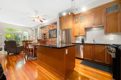 250-salter-street-queensborough-new-westminster-02