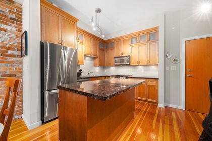 250-salter-street-queensborough-new-westminster-03