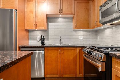 250-salter-street-queensborough-new-westminster-04