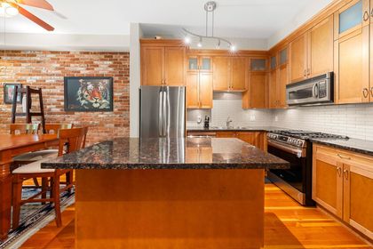 250-salter-street-queensborough-new-westminster-05