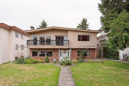 2425-trinity-street-hastings-sunrise-vancouver-east-03