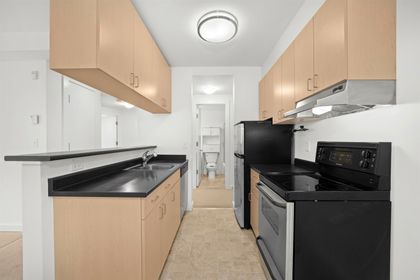 1033-st-georges-avenue-central-lonsdale-north-vancouver-04