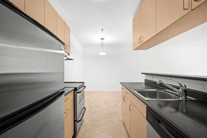 1033-st-georges-avenue-central-lonsdale-north-vancouver-05