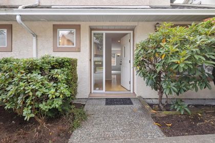 901-w-17th-street-mosquito-creek-north-vancouver-02