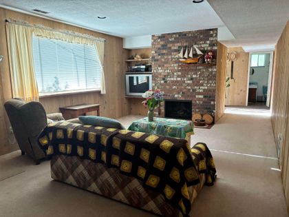 1293-e-14th-street-westlynn-north-vancouver-02