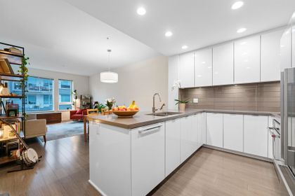 255-w-1st-street-lower-lonsdale-north-vancouver-03