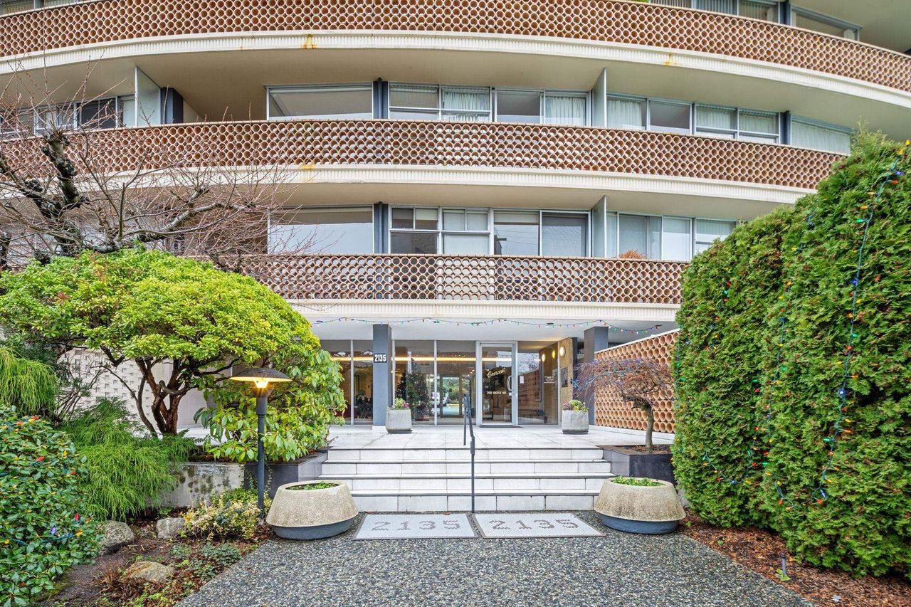 2135-argyle-avenue-dundarave-west-vancouver-02 at 303 - 2135 Argyle Avenue, Dundarave, West Vancouver 2135-argyle-avenue-dundarave-west-vancouver-02 at 303 - 2135 Argyle Avenue, Dundarave, West Vancouver