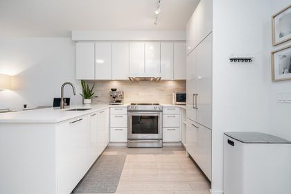 711-w-14th-street-mosquito-creek-north-vancouver-03