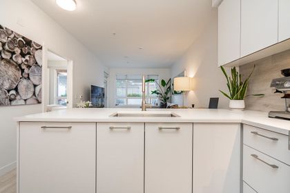 711-w-14th-street-mosquito-creek-north-vancouver-05