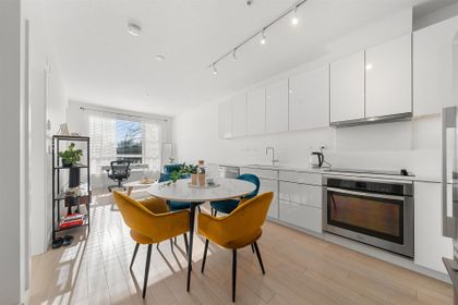 1621-hamilton-avenue-mosquito-creek-north-vancouver-01