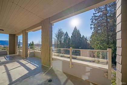 560-raven-woods-drive-roche-point-north-vancouver-01