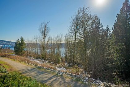 560-raven-woods-drive-roche-point-north-vancouver-02