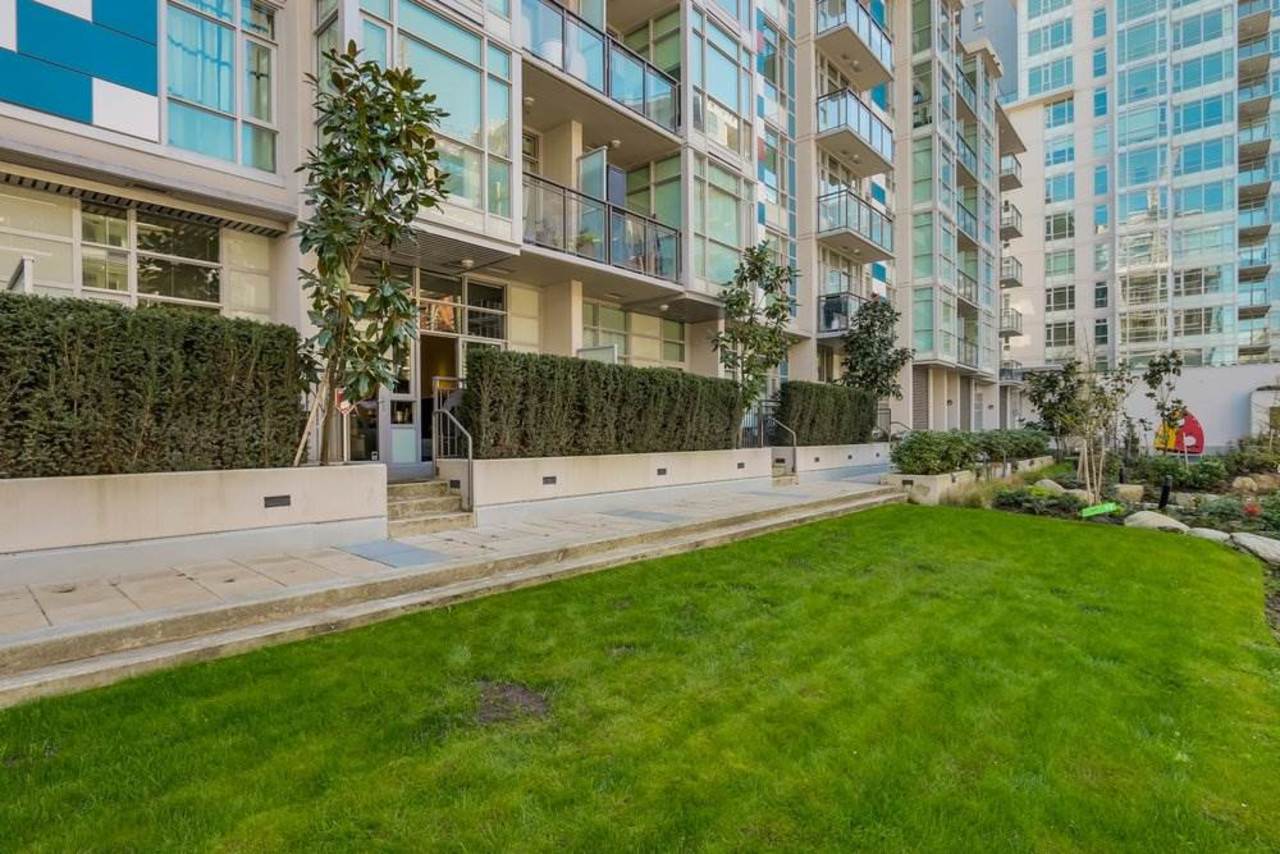 yard at 102 - 63 W 2nd Street, False Creek, Vancouver West yard at 102 - 63 W 2nd Street, False Creek, Vancouver West