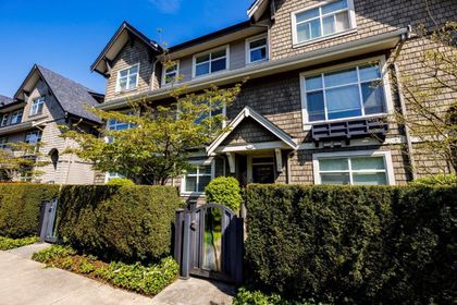 712-orwell-street-lynnmour-north-vancouver-01