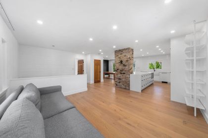 532-e-18th-street-boulevard-north-vancouver-05