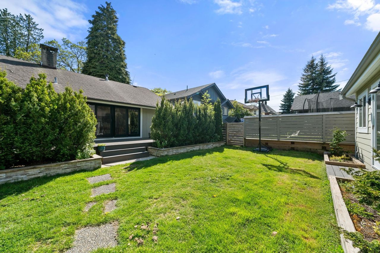 532-e-18th-street-boulevard-north-vancouver-32 at 532 E 18th Street, Boulevard, North Vancouver 532-e-18th-street-boulevard-north-vancouver-32 at 532 E 18th Street, Boulevard, North Vancouver