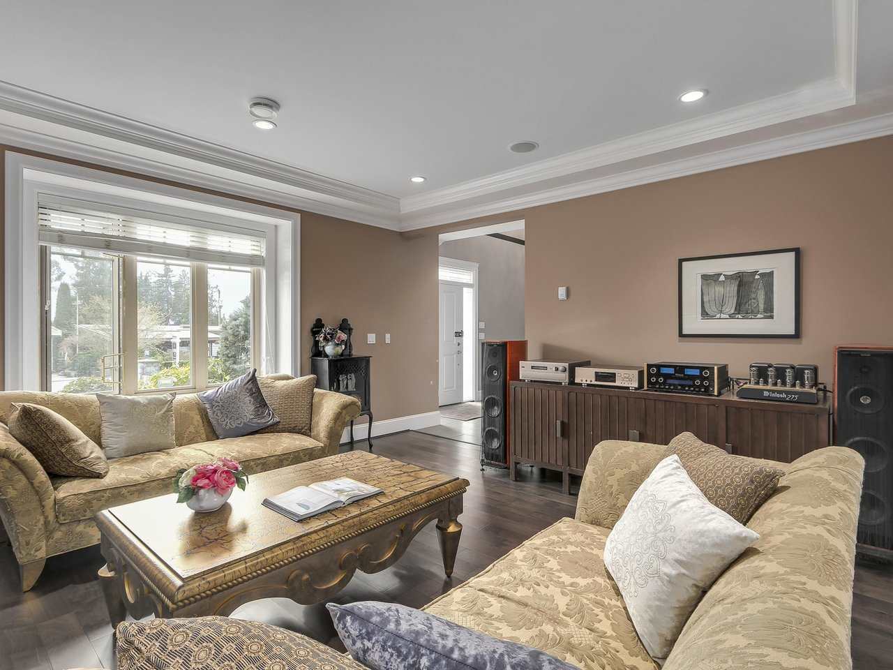 lviing at 714 Donegal Place, Delbrook, North Vancouver lviing at 714 Donegal Place, Delbrook, North Vancouver