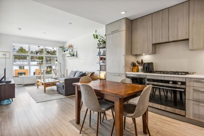 707-e-3rd-street-queensbury-north-vancouver-05