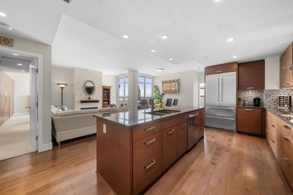 210-w-13th-street-central-lonsdale-north-vancouver-04