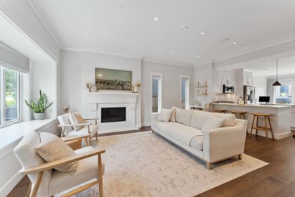 625-e-4th-street-queensbury-north-vancouver-02
