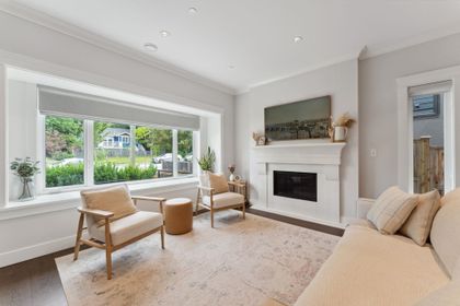 625-e-4th-street-queensbury-north-vancouver-03