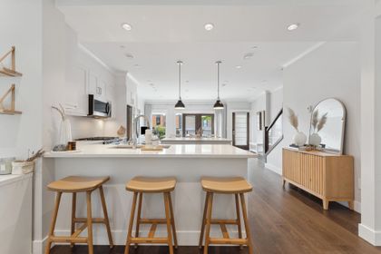 625-e-4th-street-queensbury-north-vancouver-05