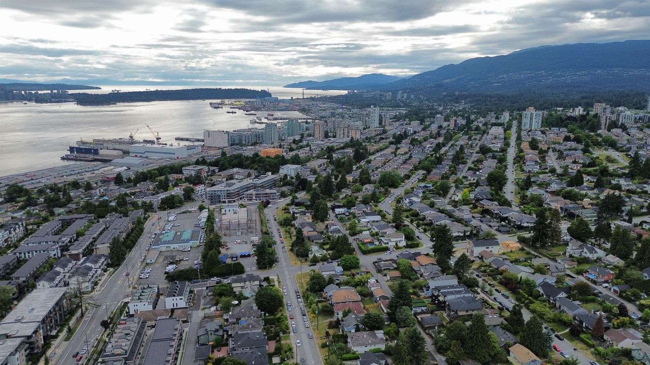 625-e-4th-street-queensbury-north-vancouver-30 at 625 E 4th Street, Queensbury, North Vancouver 625-e-4th-street-queensbury-north-vancouver-30 at 625 E 4th Street, Queensbury, North Vancouver