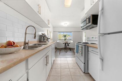 834-premier-street-lynnmour-north-vancouver-04
