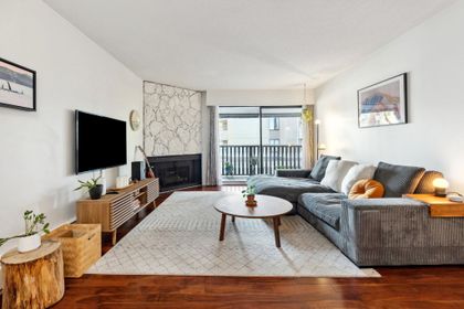 1610-chesterfield-avenue-central-lonsdale-north-vancouver-01