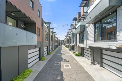 720-e-3rd-street-queensbury-north-vancouver-02