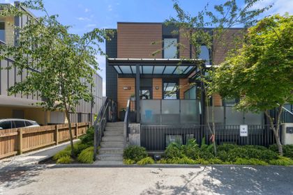 720-e-3rd-street-queensbury-north-vancouver-04