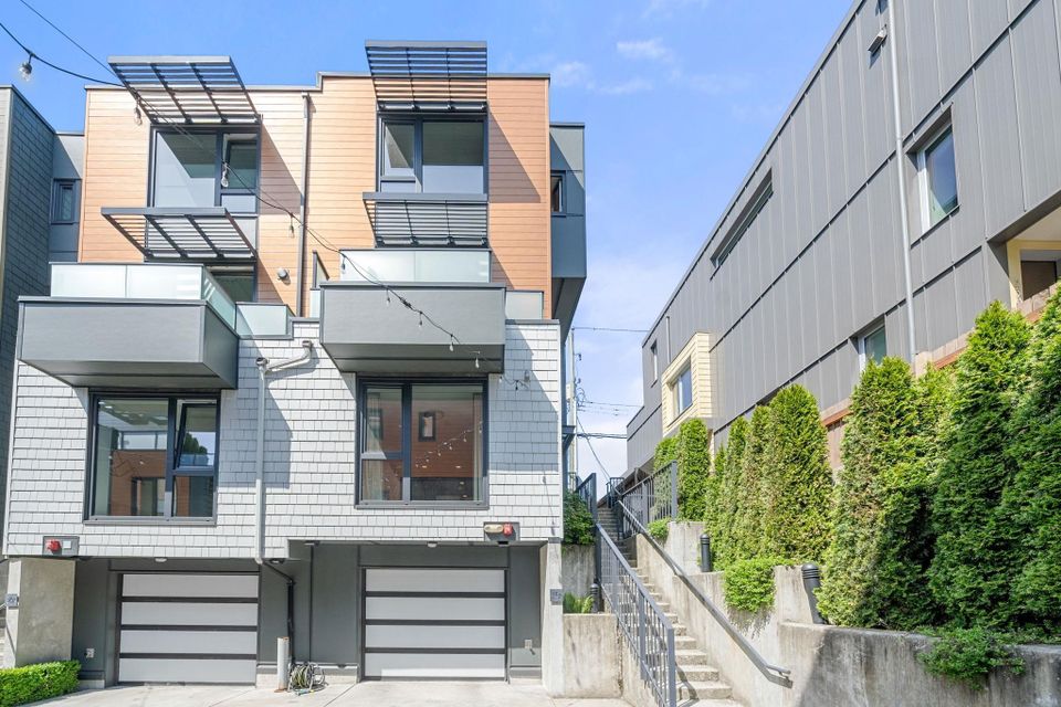 720-e-3rd-street-queensbury-north-vancouver-03
