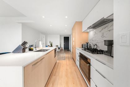 1500-fern-street-lynnmour-north-vancouver-05
